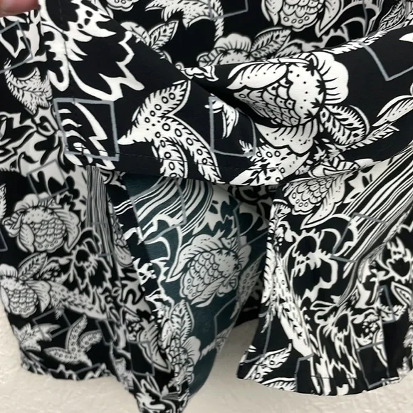 Notations v neck button down floral and squares top - Picture 6 of 8